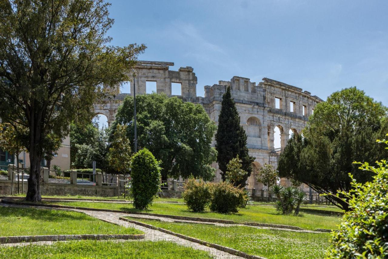 White Imperial Apartment بولا المظهر الخارجي الصورة